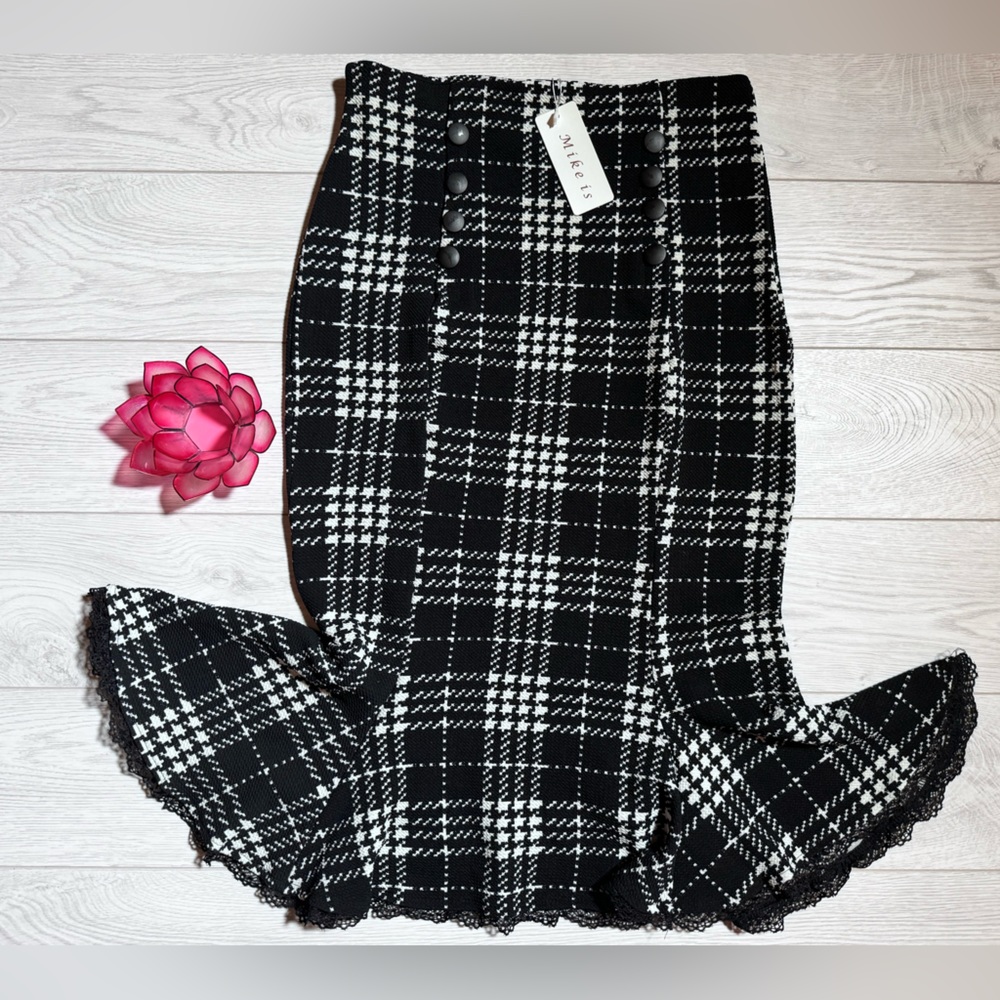 Mike Is NWT - Long Skirt - Size 8 - Black & White